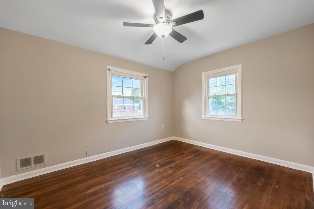 Image 25 of property listing at 1302 CROWNFIELD CT, Baltimore, MD 21239