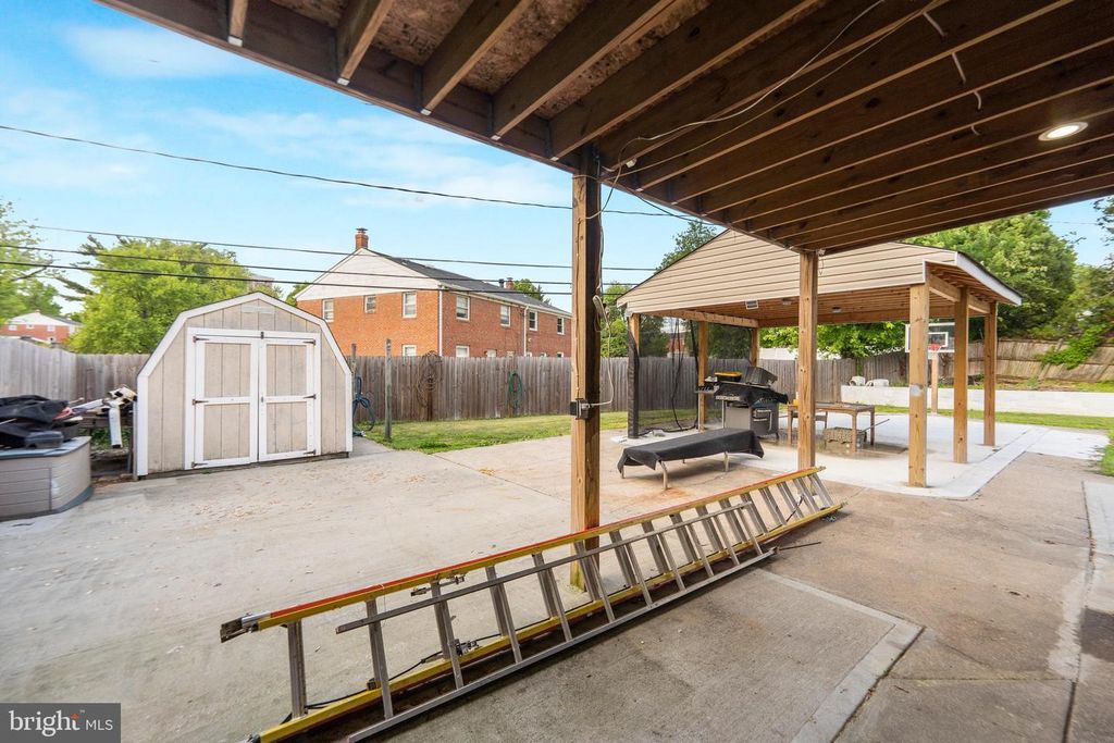 Image 28 of property listing at 1302 CROWNFIELD CT, Baltimore, MD 21239