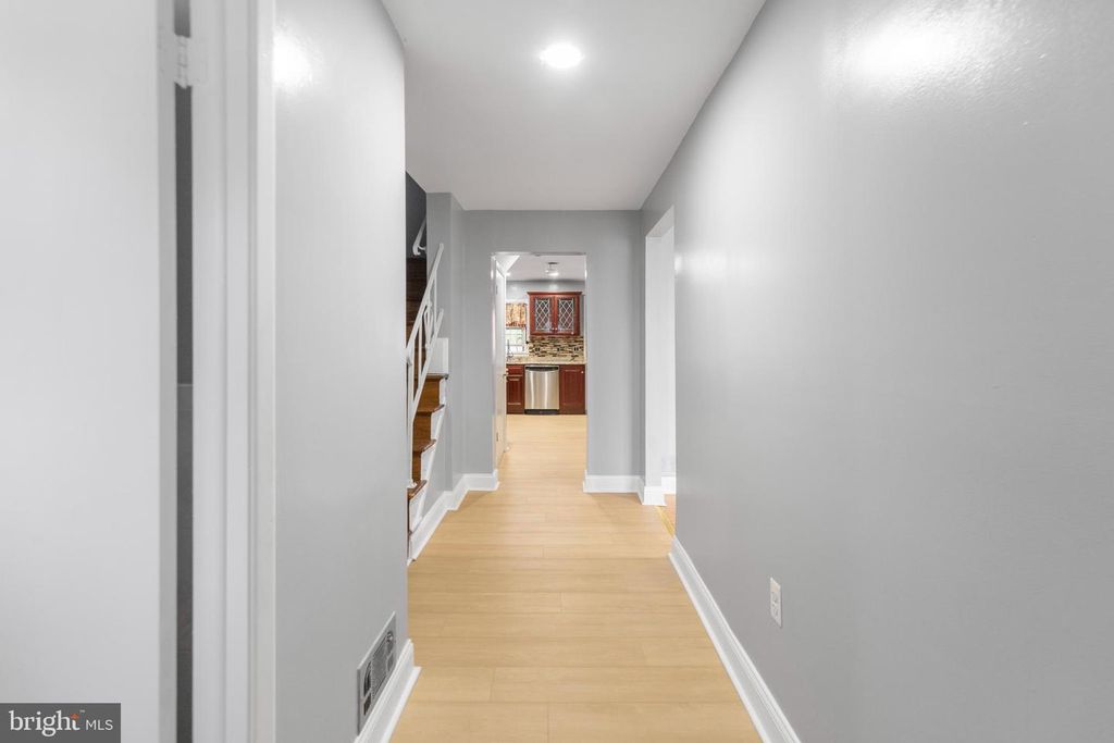 Image 4 of property listing at 1302 CROWNFIELD CT, Baltimore, MD 21239