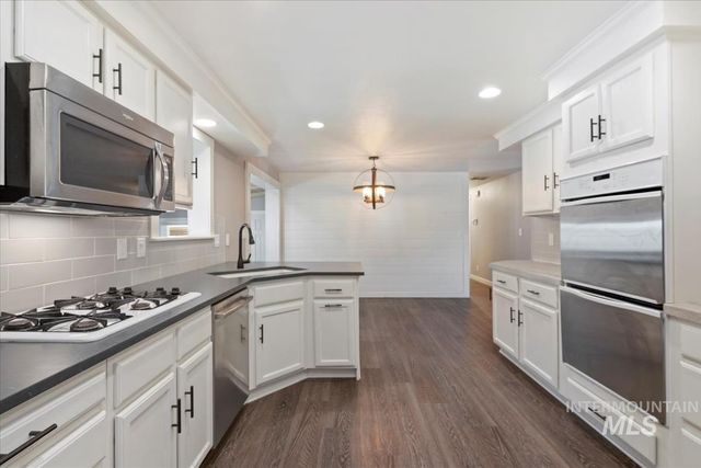 7566 S Valley Heights Dr, Boise, ID 83709