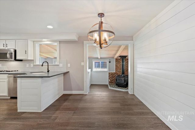 7566 S Valley Heights Dr, Boise, ID 83709