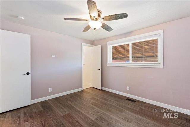 7566 S Valley Heights Dr, Boise, ID 83709
