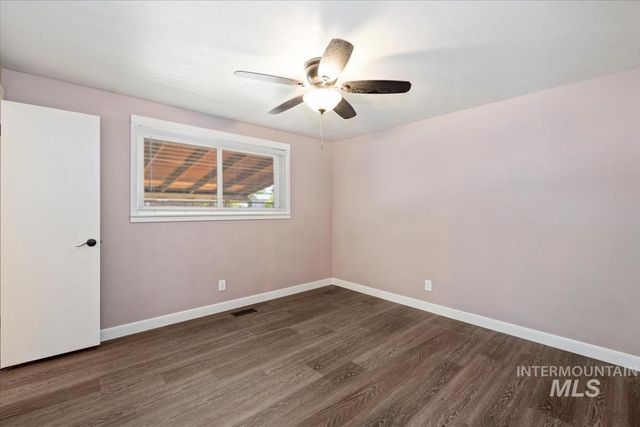 7566 S Valley Heights Dr, Boise, ID 83709