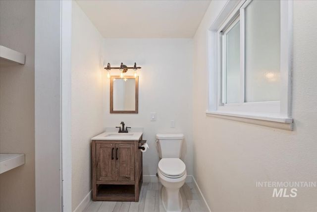 7566 S Valley Heights Dr, Boise, ID 83709