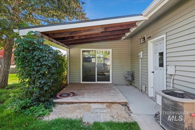 7566 S Valley Heights Dr, Boise, ID 83709