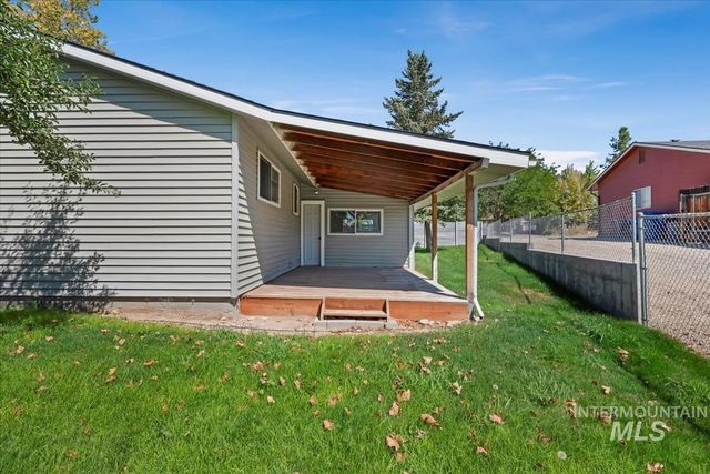 7566 S Valley Heights Dr, Boise, ID 83709