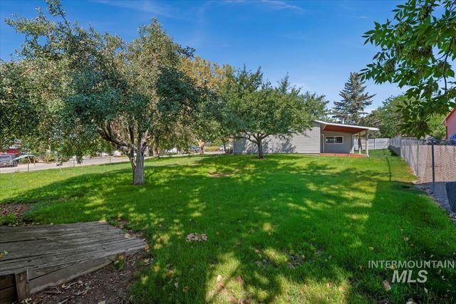 7566 S Valley Heights Dr, Boise, ID 83709