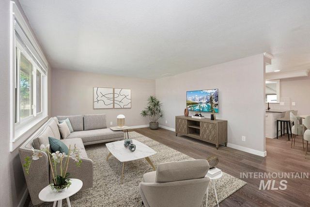 7566 S Valley Heights Dr, Boise, ID 83709