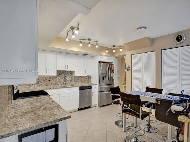 8662 Bridle Path Ct 115A, Davie, FL 33328