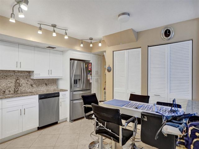 8662 Bridle Path Ct 115A, Davie, FL 33328