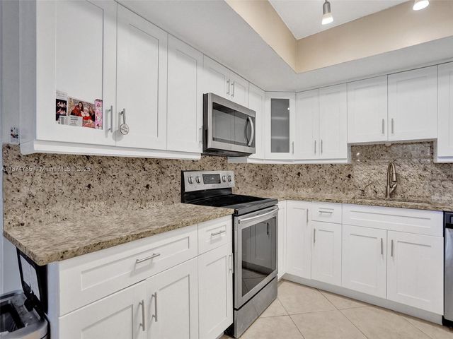 8662 Bridle Path Ct 115A, Davie, FL 33328