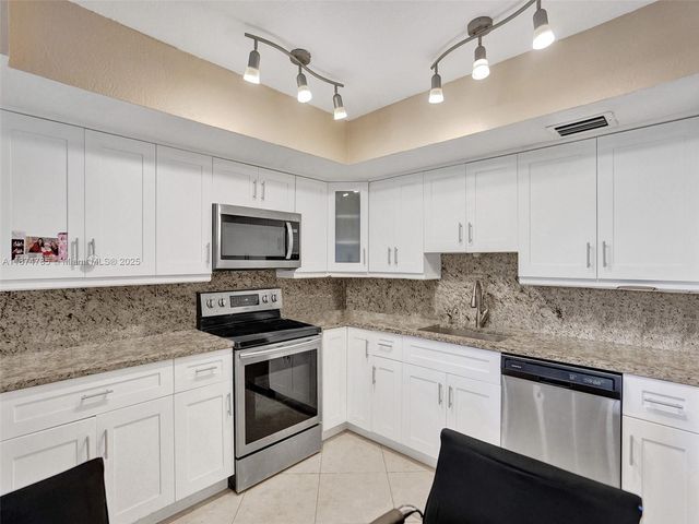 8662 Bridle Path Ct 115A, Davie, FL 33328