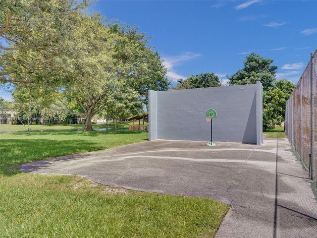 8662 Bridle Path Ct 115A, Davie, FL 33328
