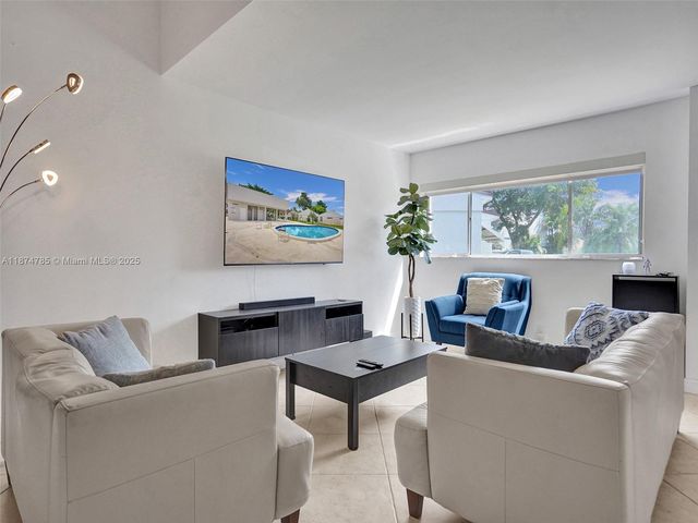 8662 Bridle Path Ct 115A, Davie, FL 33328