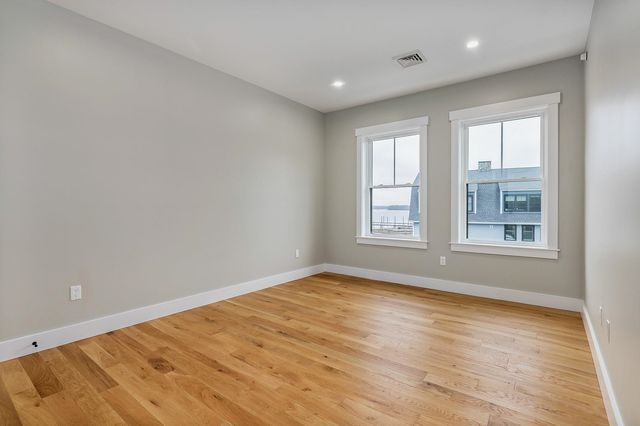 22 LITTLE BAY Drive, Dover, NH 03820