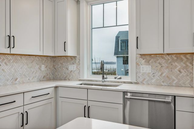 22 LITTLE BAY Drive, Dover, NH 03820