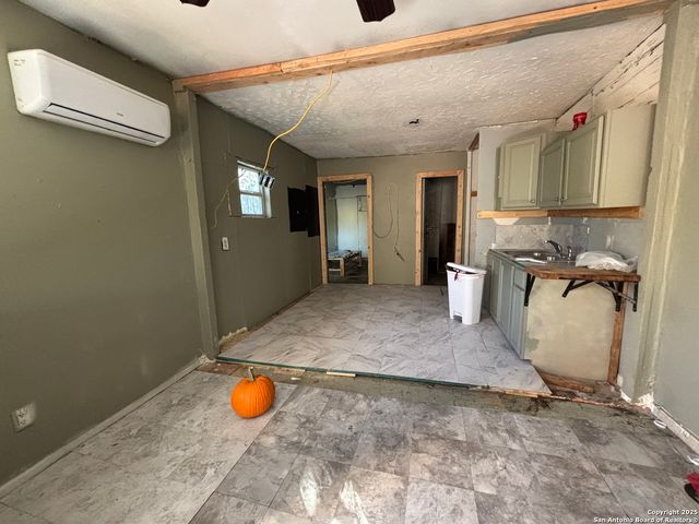 1708 Montezuma, San Antonio, TX 78207