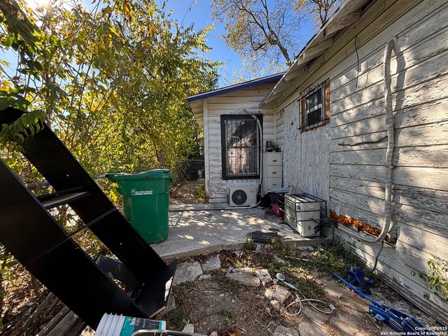 1708 Montezuma, San Antonio, TX 78207