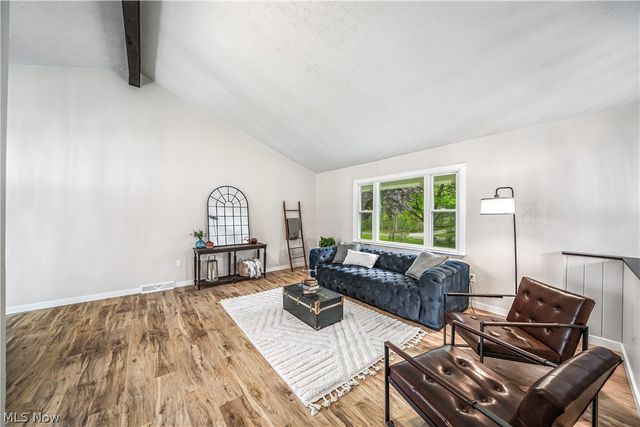 9564 Wolf Road, Windham, OH 44288
