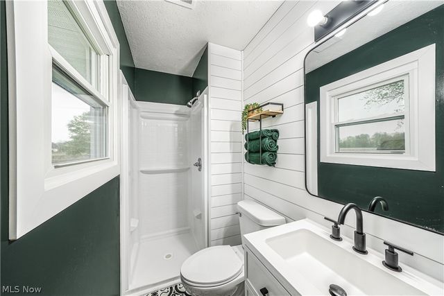 9564 Wolf Road, Windham, OH 44288