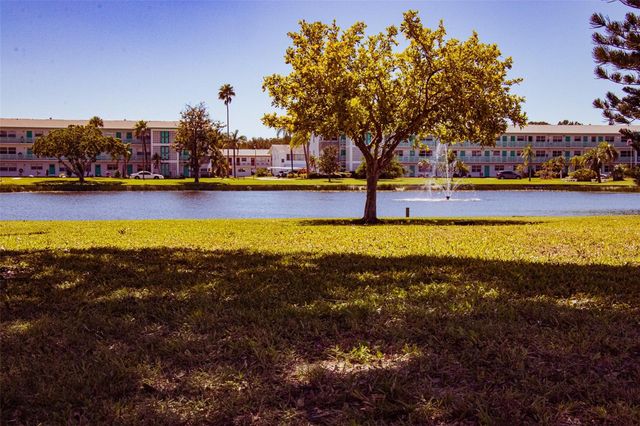1950 58TH AVENUE N 10, St Petersburg, FL 33714