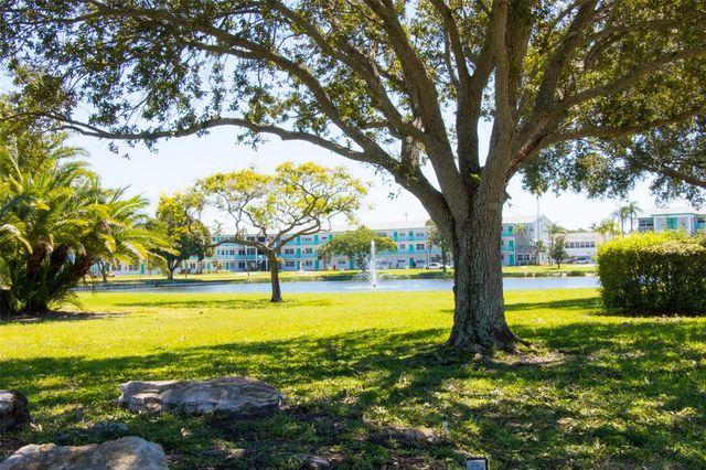 1950 58TH AVENUE N 10, St Petersburg, FL 33714