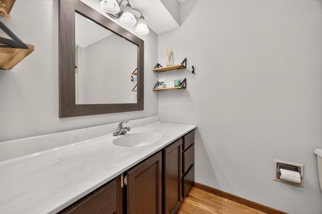 4825 71st Street, Urbandale, IA 50322
