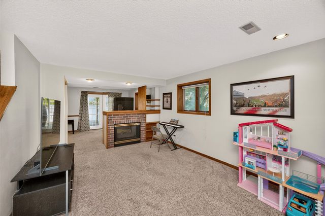 4825 71st Street, Urbandale, IA 50322