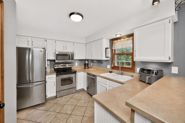 4825 71st Street, Urbandale, IA 50322