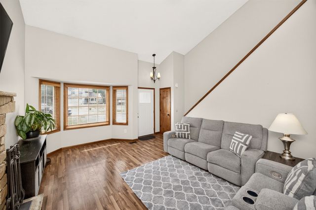 4825 71st Street, Urbandale, IA 50322