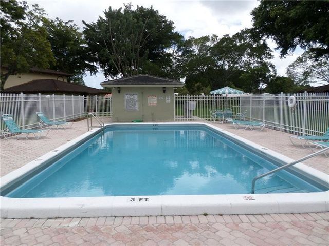 8877 NW 28th Drive 3, Coral Springs, FL 33065