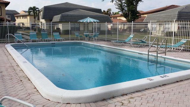 8877 NW 28th Drive 3, Coral Springs, FL 33065