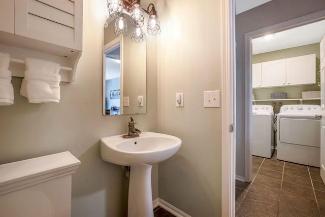 247 Trail E, Pataskala, OH 43062
