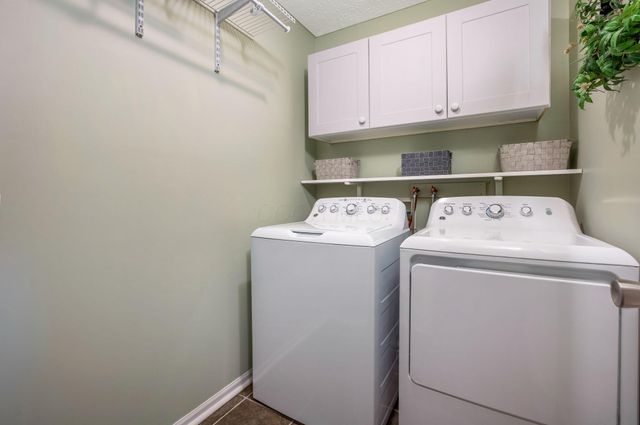 247 Trail E, Pataskala, OH 43062