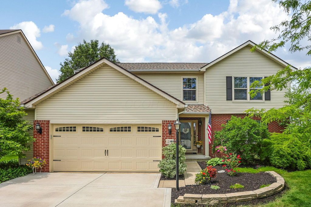 247 Trail E, Pataskala, OH 43062