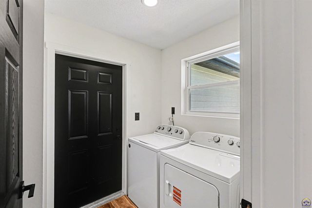 3515 SW 19th ST, Topeka, KS 66604