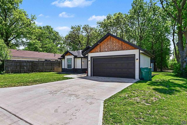 3515 SW 19th ST, Topeka, KS 66604