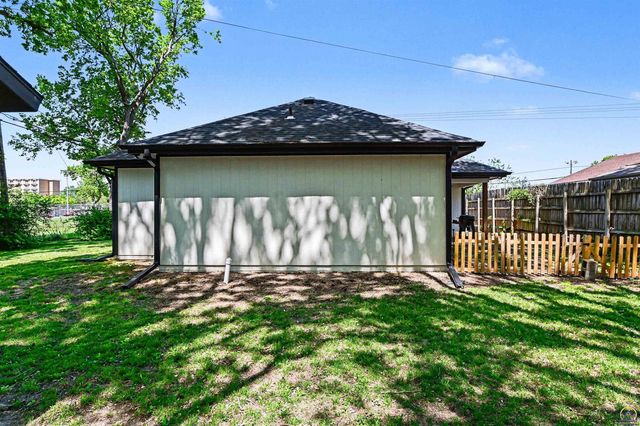 3515 SW 19th ST, Topeka, KS 66604