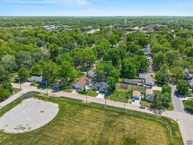 3515 SW 19th ST, Topeka, KS 66604