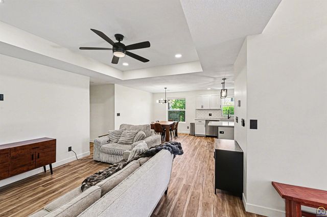 3515 SW 19th ST, Topeka, KS 66604