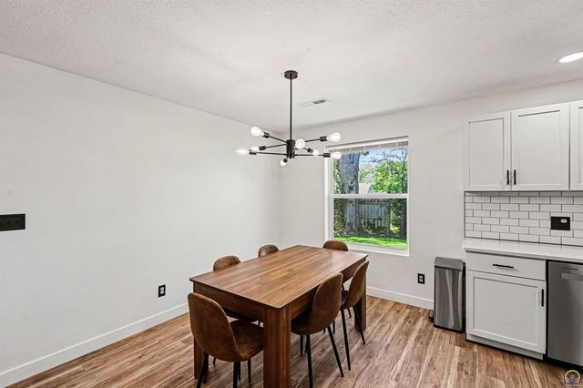 3515 SW 19th ST, Topeka, KS 66604