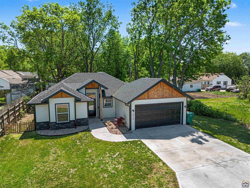 3515 SW 19th ST, Topeka, KS 66604