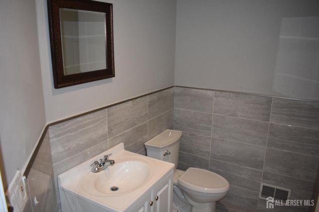 12 Juniper Street, Metuchen, NJ 08840