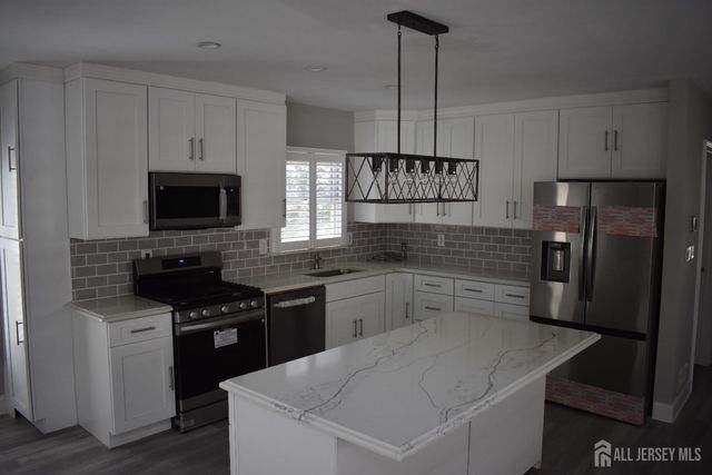 12 Juniper Street, Metuchen, NJ 08840