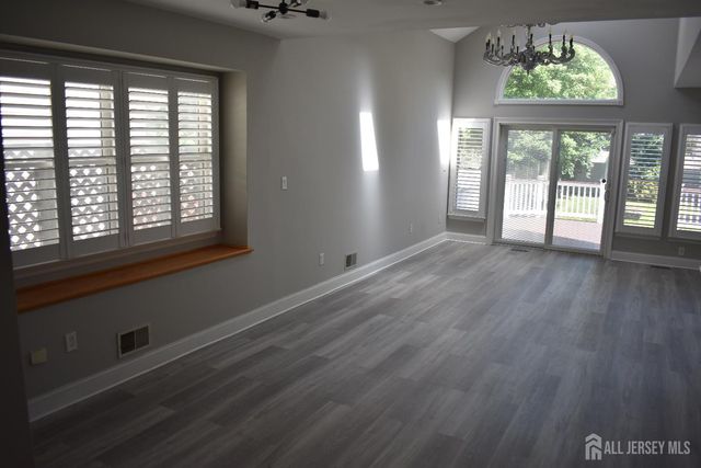 12 Juniper Street, Metuchen, NJ 08840