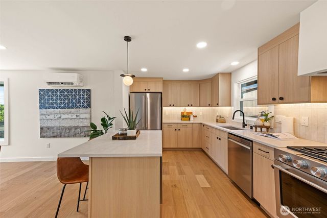 8019 Bagley Avenue N, Seattle, WA 98103