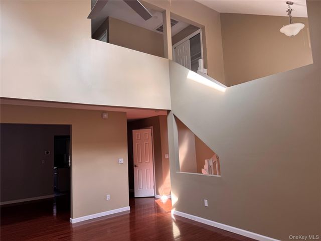 10 Braemar Court, New City, NY 10956