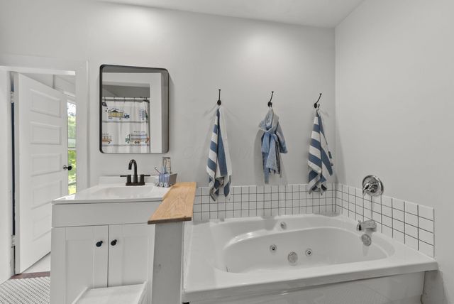 2263 Stratford Road, Delaware, OH 43015