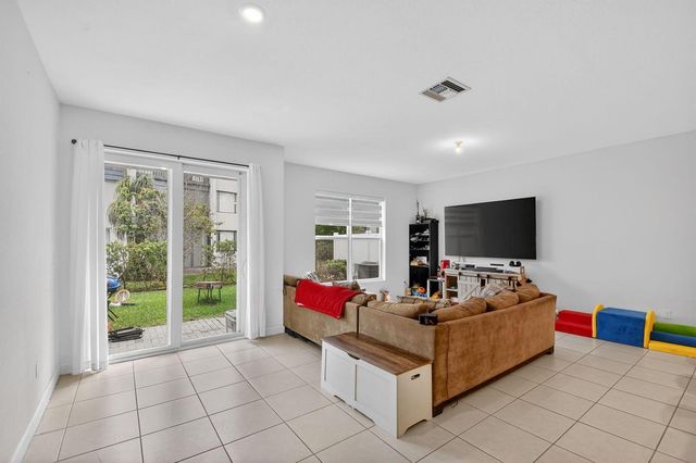 4326 Hammock Grove Drive, Lake Worth, FL 33467