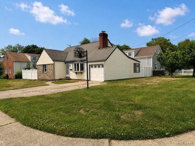 3385 Maplewood Drive S, Wantagh, NY 11793
